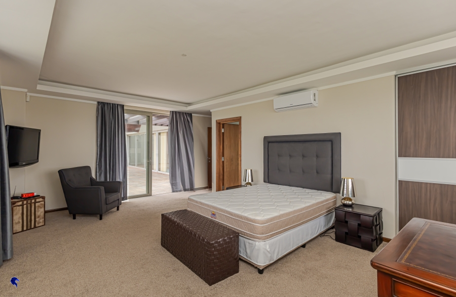 6 Bedroom Property for Sale in Myburgh Park Western Cape